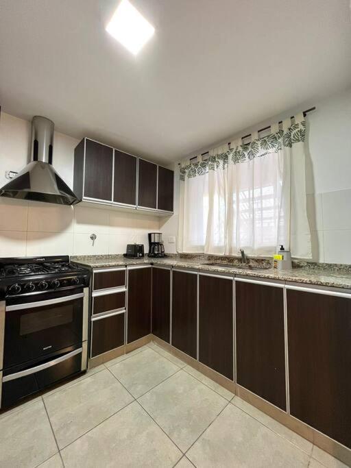 Hermoso departamento en complejo residencial Mendoza Exterior foto